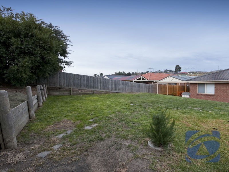 11 Ben Drive, Pakenham VIC 3810