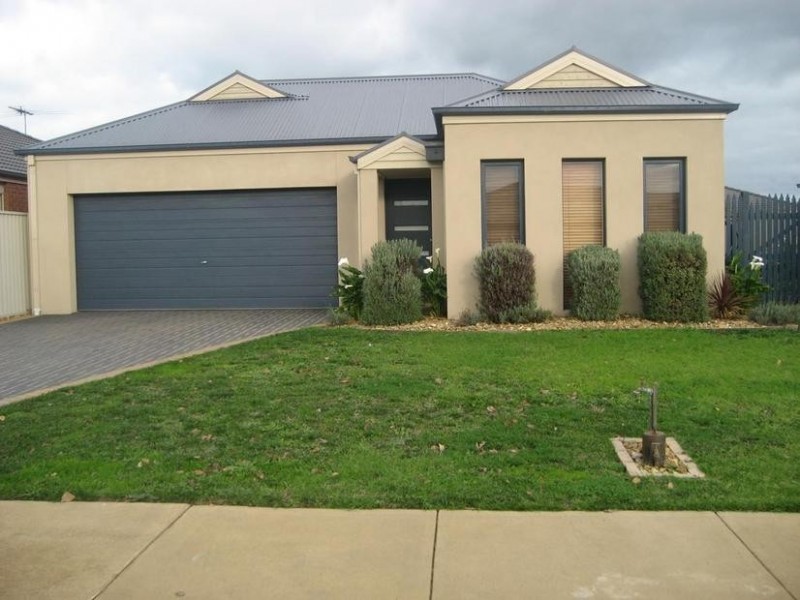 10 Howqua Place, Pakenham VIC 3810