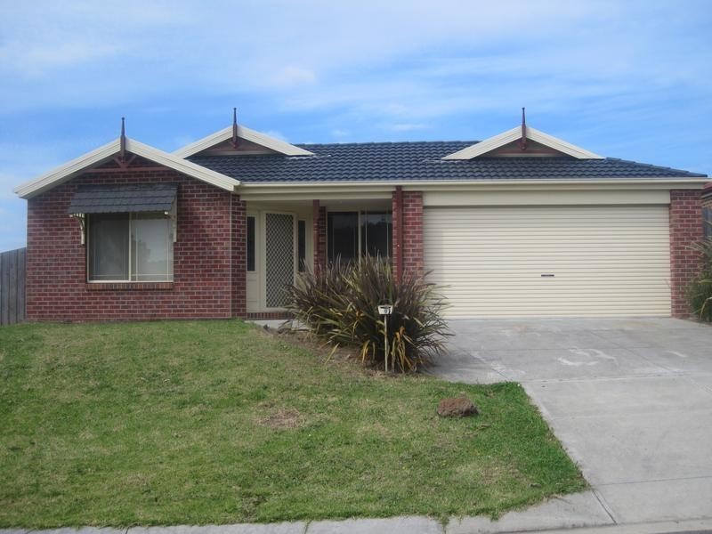 9 Torre Road, Pakenham VIC 3810