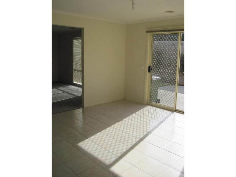 9 Torre Road, Pakenham VIC 3810