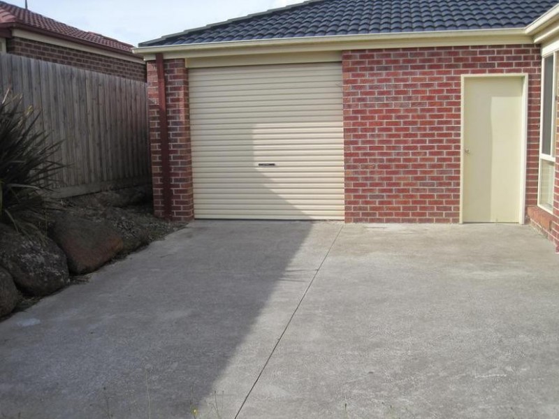 9 Torre Road, Pakenham VIC 3810