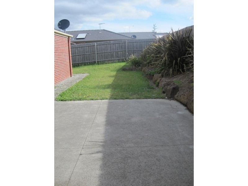 9 Torre Road, Pakenham VIC 3810