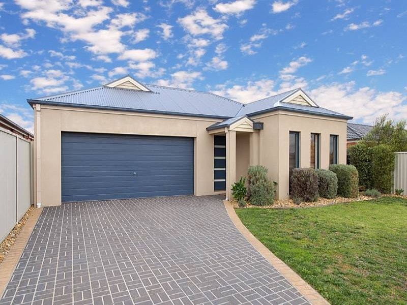 10 Howqua Place, Pakenham VIC 3810