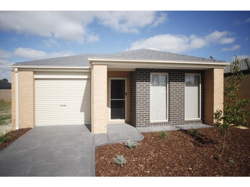 17 Caitlin Drive, Pakenham VIC 3810