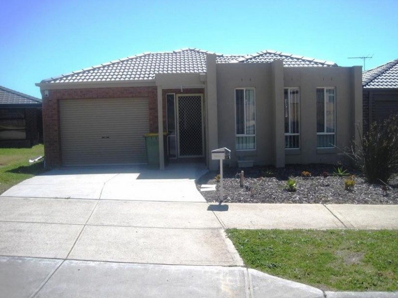 4 Tiffany Close, Pakenham VIC 3810