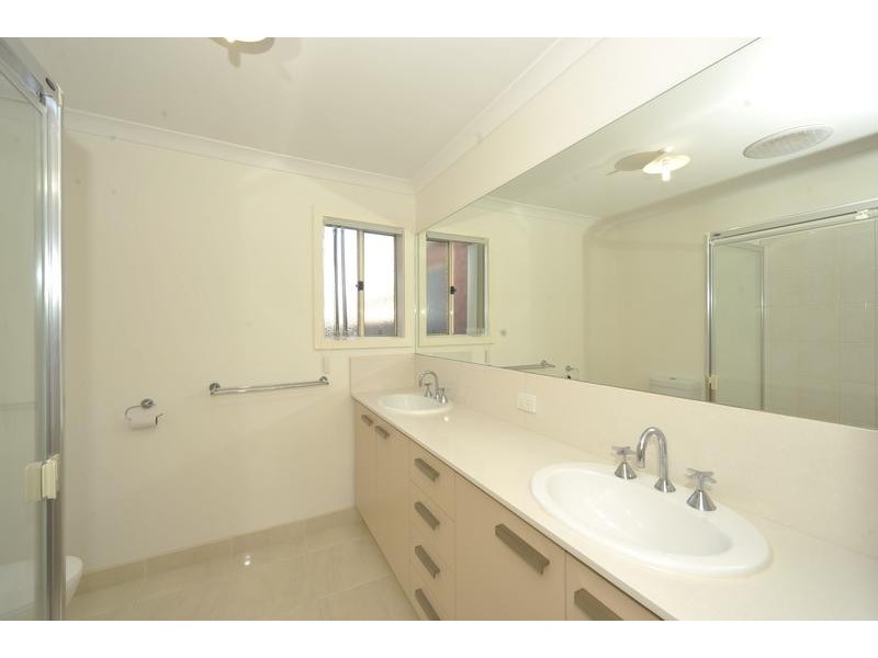 4 Tiffany Close, Pakenham VIC 3810