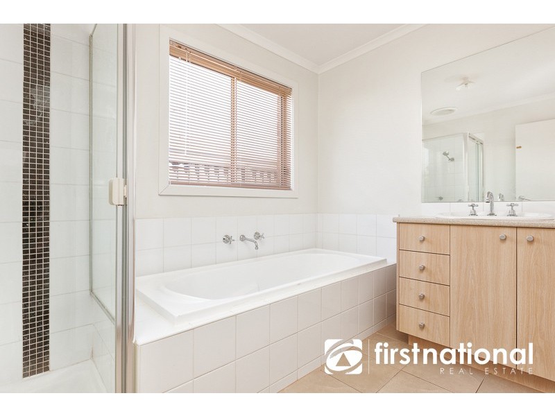 5 Tangelo Terrace, Pakenham VIC 3810