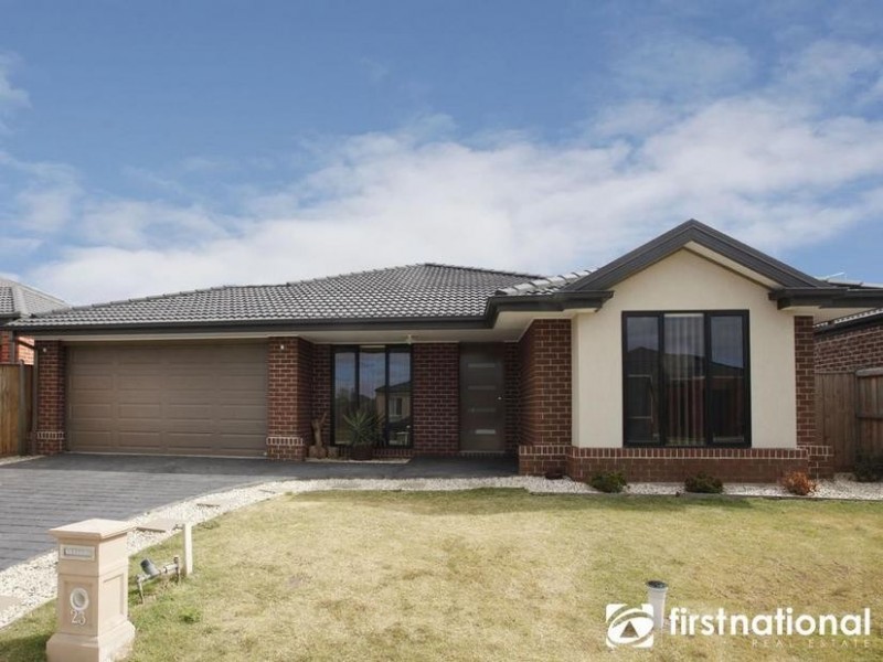 23 Vanessa Circuit, Pakenham VIC 3810