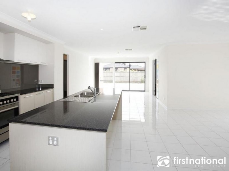 23 Vanessa Circuit, Pakenham VIC 3810