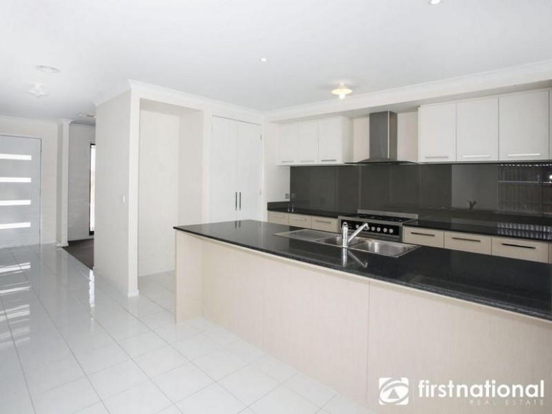 23 Vanessa Circuit, Pakenham VIC 3810