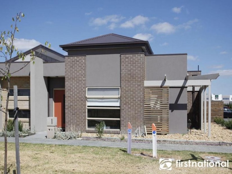 16 Haakman Way, Pakenham VIC 3810