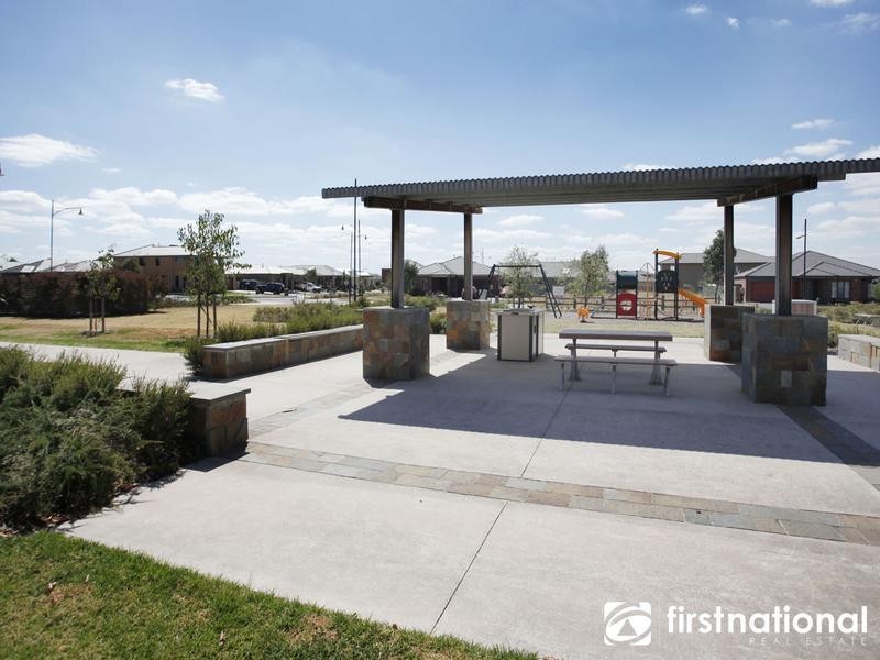 16 Haakman Way, Pakenham VIC 3810