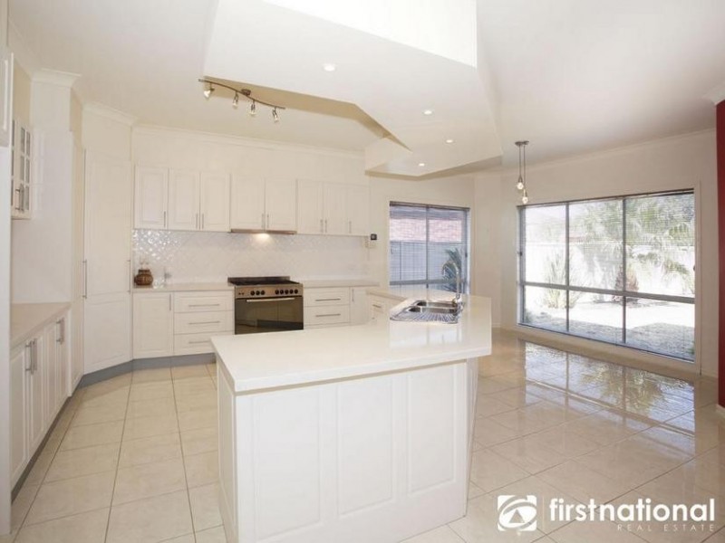 14 Clearwater Drive, Pakenham VIC 3810