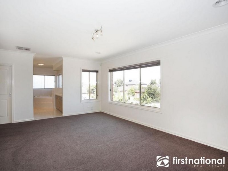 14 Clearwater Drive, Pakenham VIC 3810
