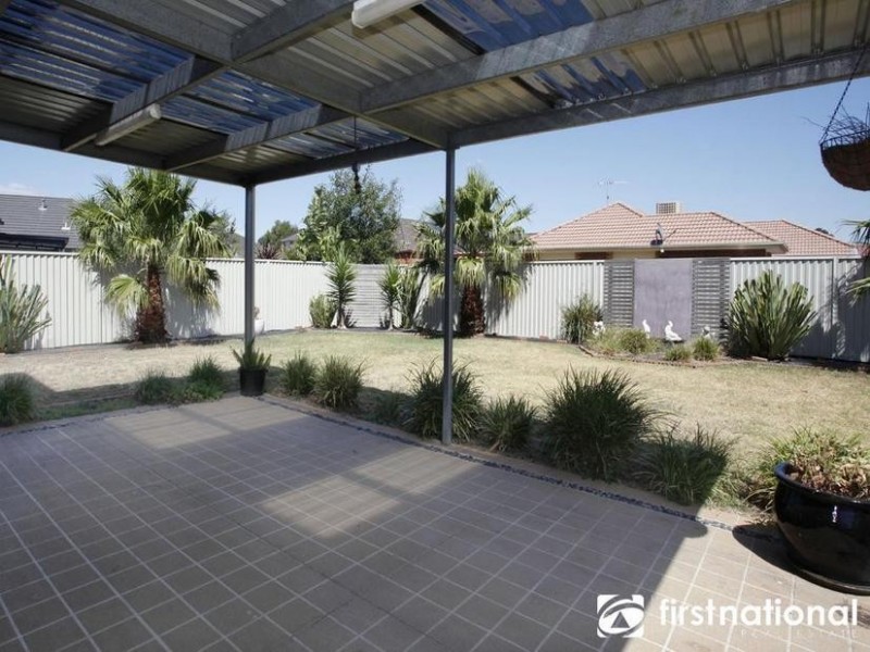 14 Clearwater Drive, Pakenham VIC 3810