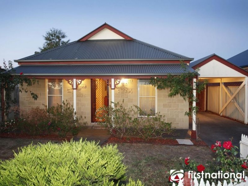 2 Mitchell Close, Pakenham VIC 3810