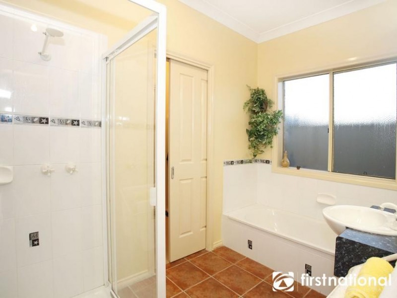 2 Mitchell Close, Pakenham VIC 3810