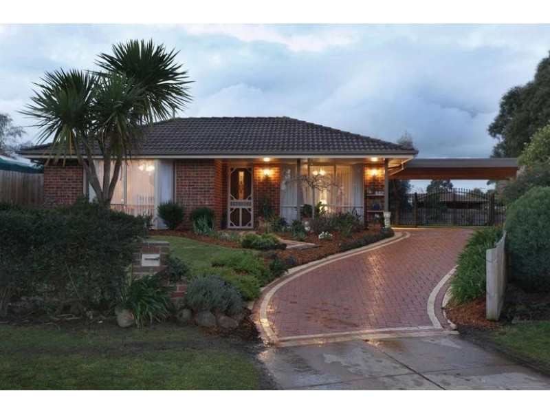 16 Bridle Place, Pakenham VIC 3810