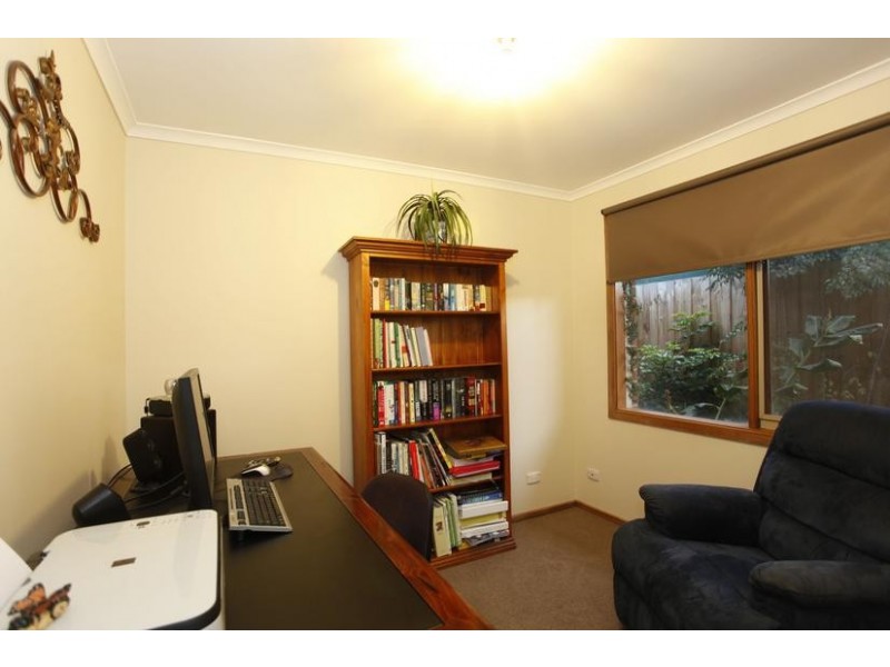 16 Bridle Place, Pakenham VIC 3810