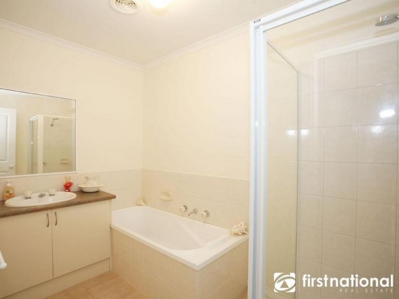 2/1 O’Shannessy Street, Pakenham VIC 3810