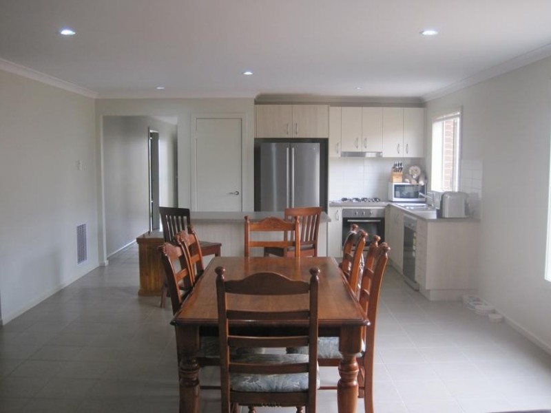 15 Markbeech Crescent, Officer VIC 3809