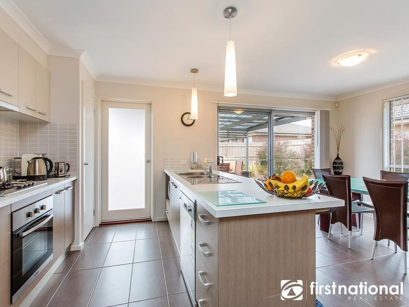 11 Peridot Avenue, Officer VIC 3809