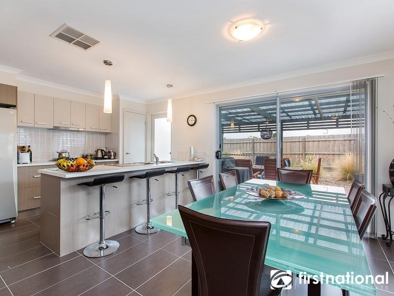 11 Peridot Avenue, Officer VIC 3809