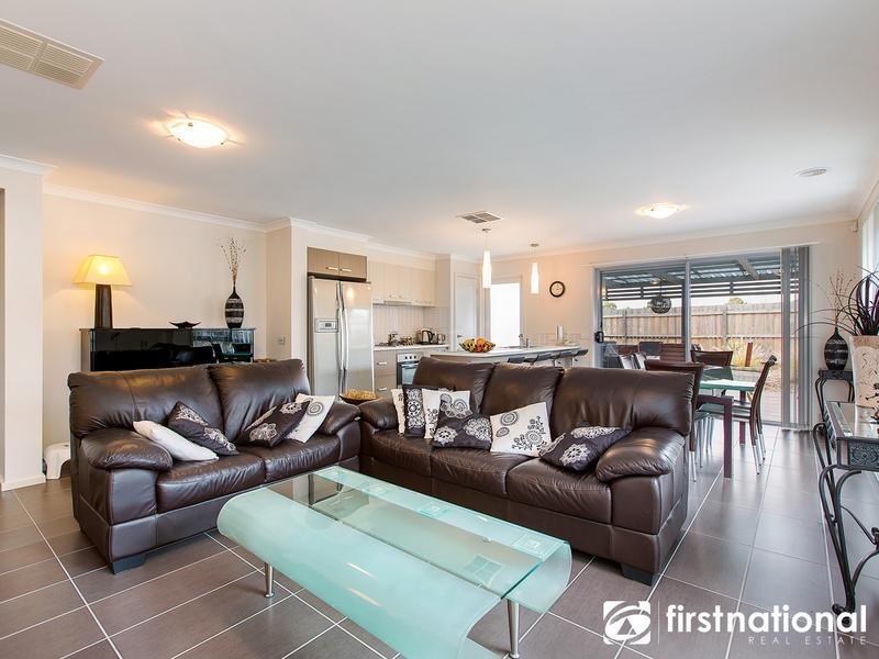 11 Peridot Avenue, Officer VIC 3809