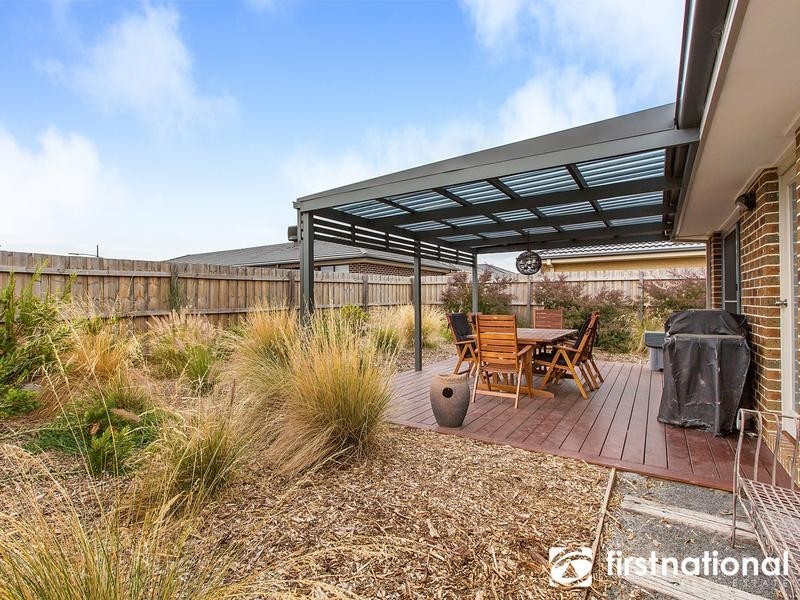 11 Peridot Avenue, Officer VIC 3809