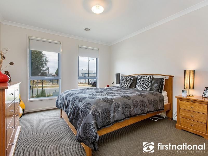 11 Peridot Avenue, Officer VIC 3809