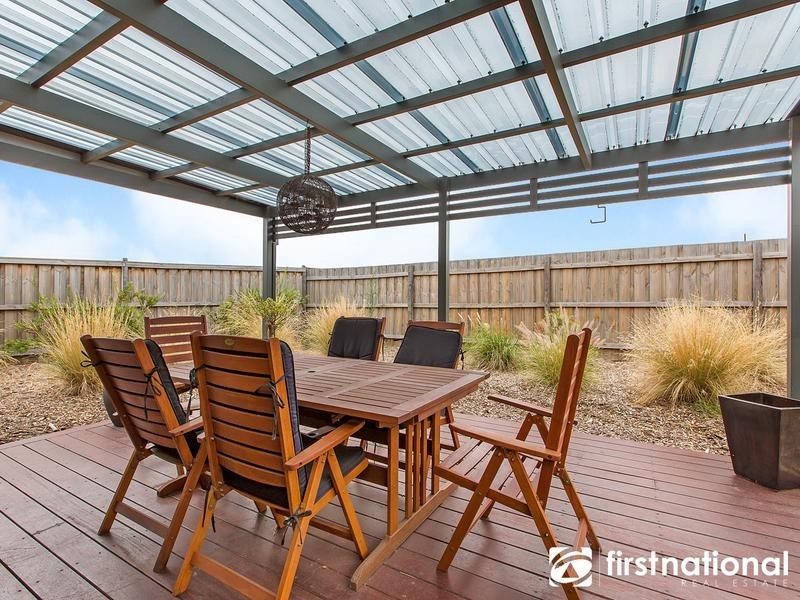 11 Peridot Avenue, Officer VIC 3809