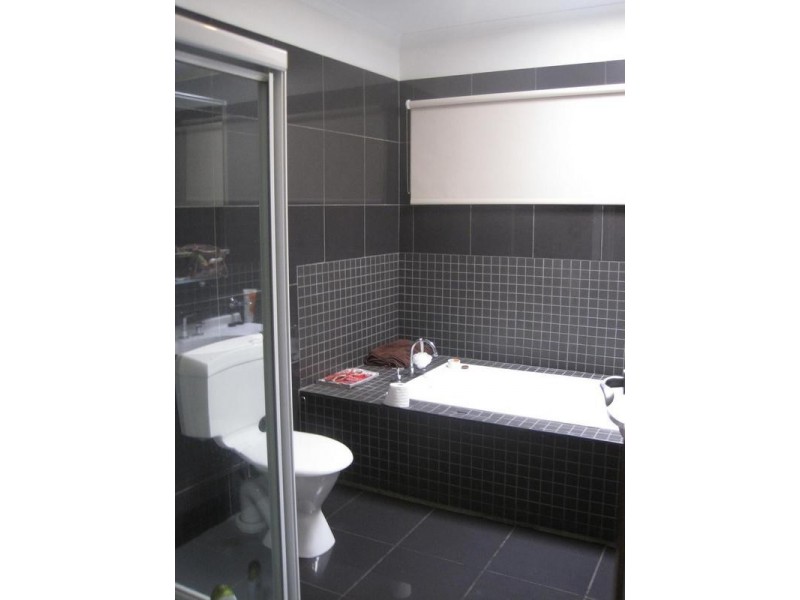 2 Savage Street, Pakenham VIC 3810