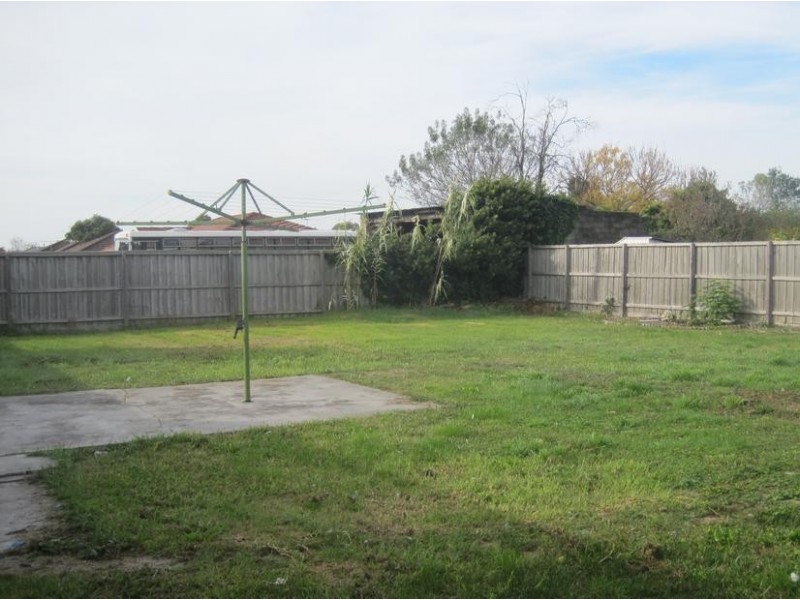 2 Savage Street, Pakenham VIC 3810