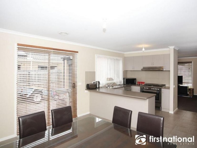 28 Walnut Way, Pakenham VIC 3810