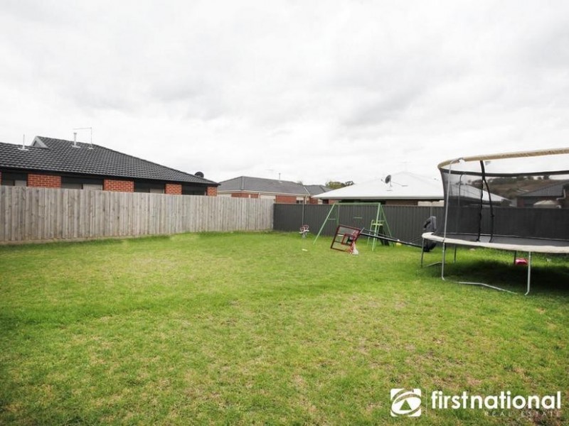 28 Walnut Way, Pakenham VIC 3810