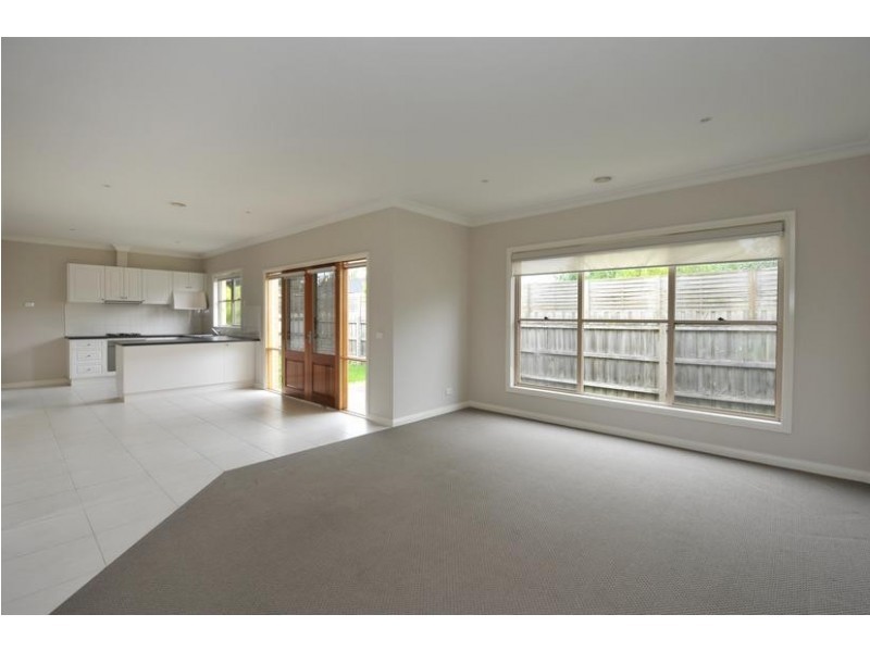 3/21 Rogers Street, Pakenham VIC 3810