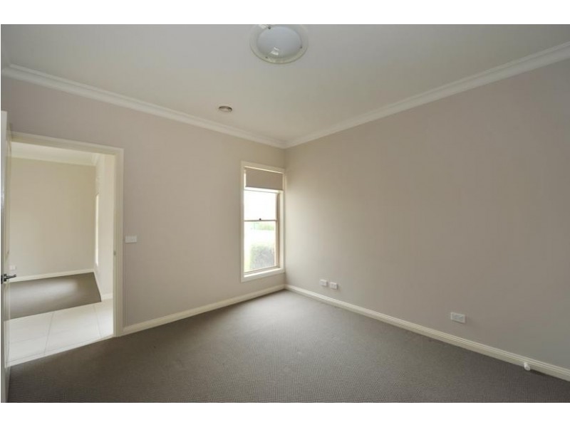 3/21 Rogers Street, Pakenham VIC 3810