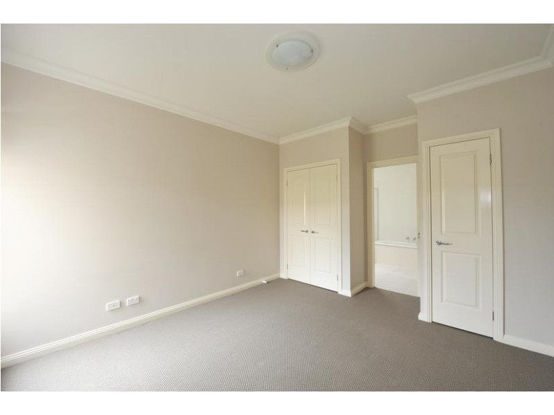 3/21 Rogers Street, Pakenham VIC 3810