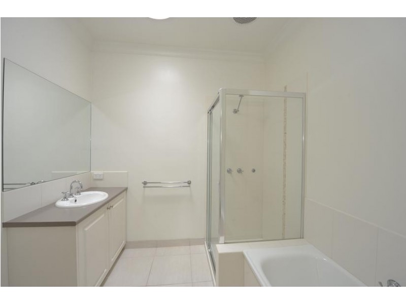 3/21 Rogers Street, Pakenham VIC 3810