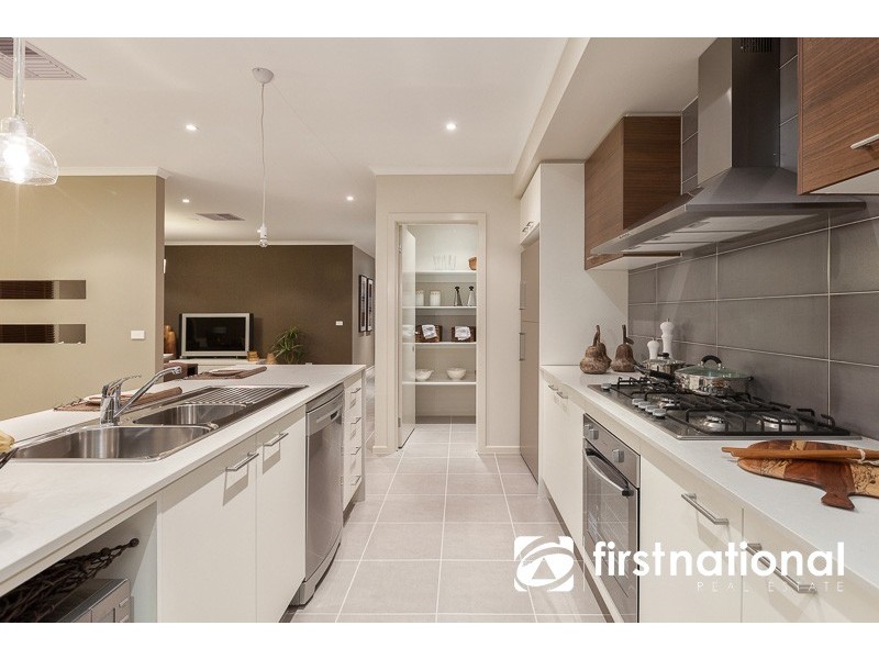 28 Emu Bush Drive, Cranbourne West VIC 3977