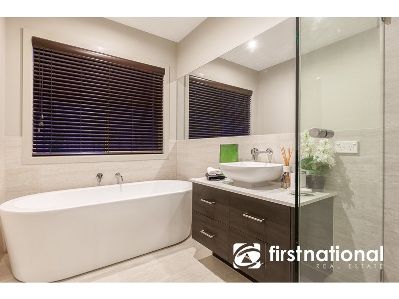 30 Emu Bush Drive, Cranbourne West VIC 3977