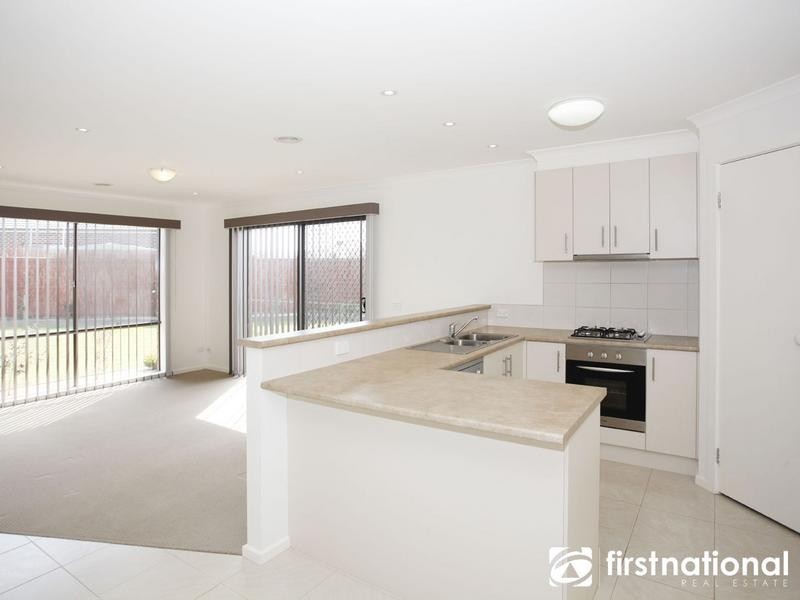 2 Ronit Court, Pakenham VIC 3810
