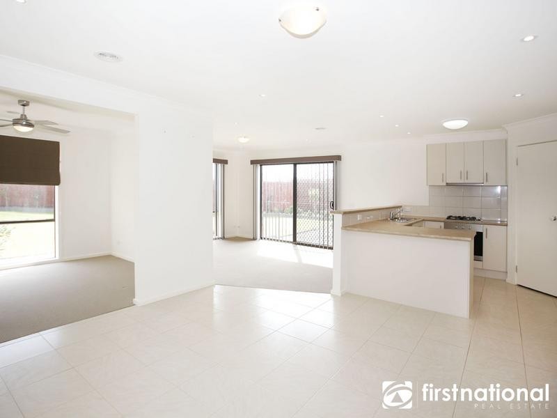 2 Ronit Court, Pakenham VIC 3810