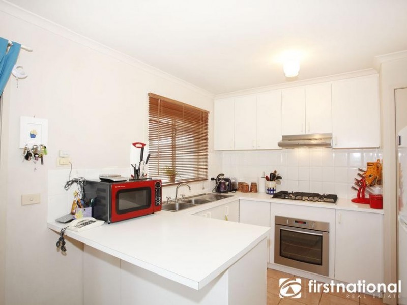 2/13 Savage Street, Pakenham VIC 3810