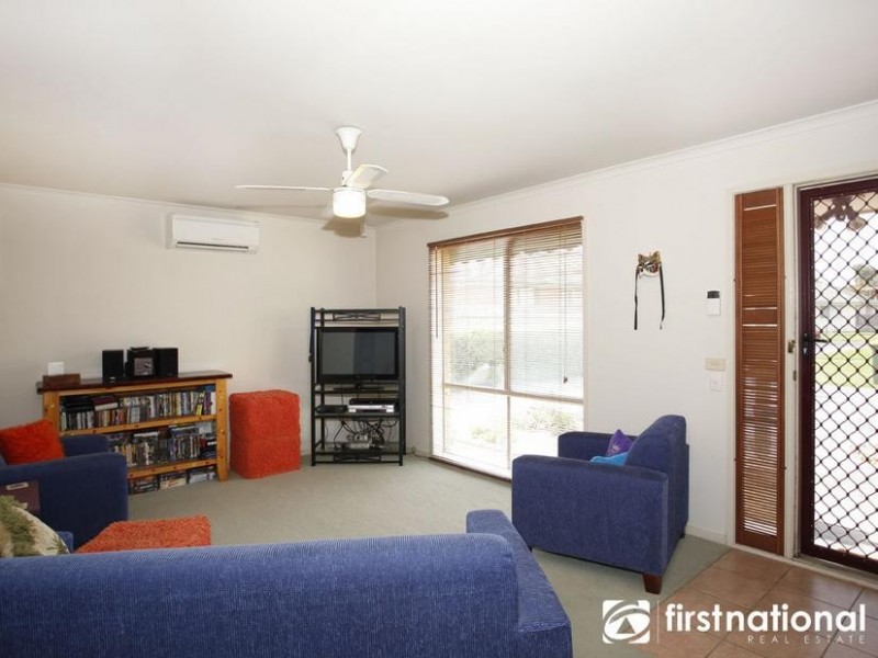 2/13 Savage Street, Pakenham VIC 3810