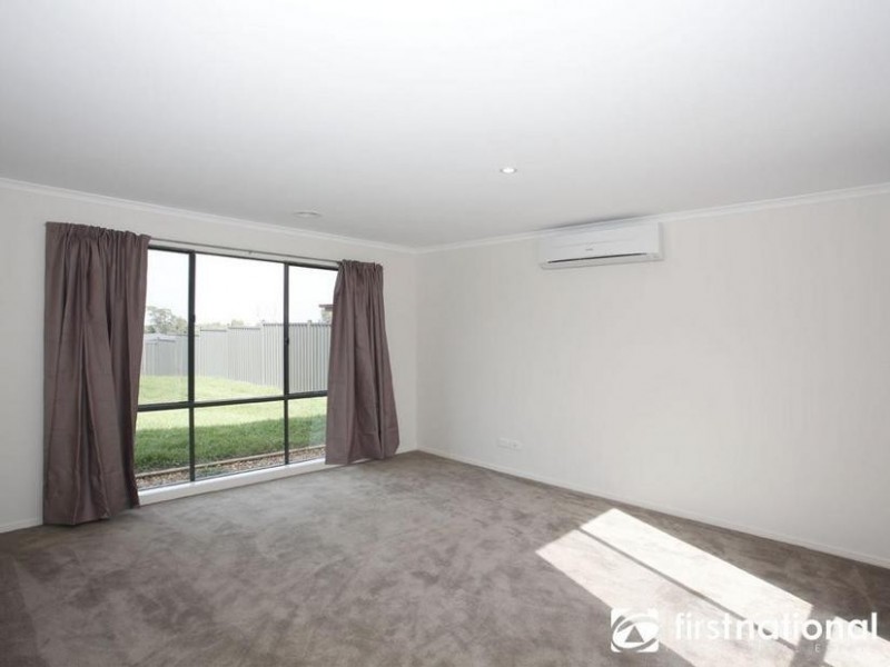 7 Doonie Way, Pakenham VIC 3810