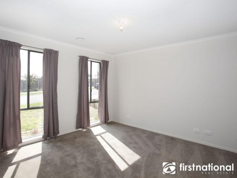 7 Doonie Way, Pakenham VIC 3810