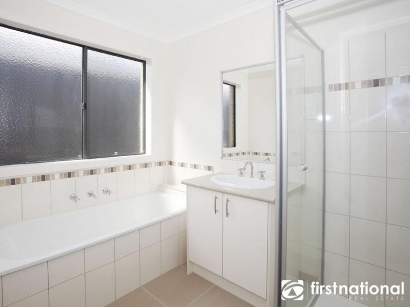 7 Doonie Way, Pakenham VIC 3810