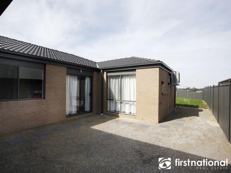 7 Doonie Way, Pakenham VIC 3810