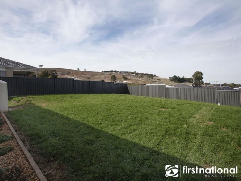 7 Doonie Way, Pakenham VIC 3810